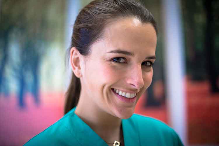 laura dentista